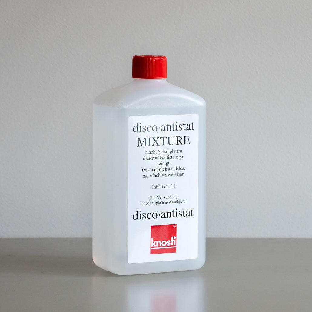 Fles Knosti Disco-Antistat reinigingsvloeistof voor het antistatisch reinigen en onderhouden van vinylplaten.