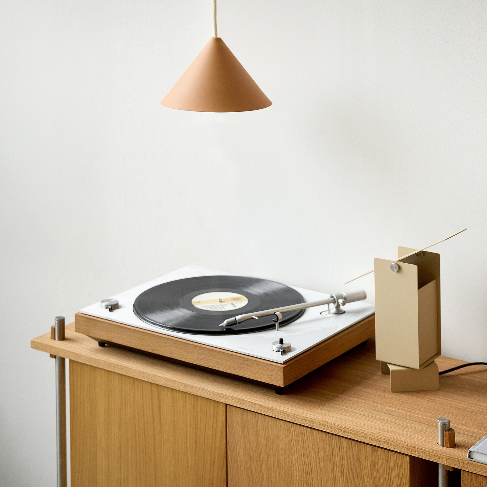 MOEBE Shelving System – floor-standing record storage