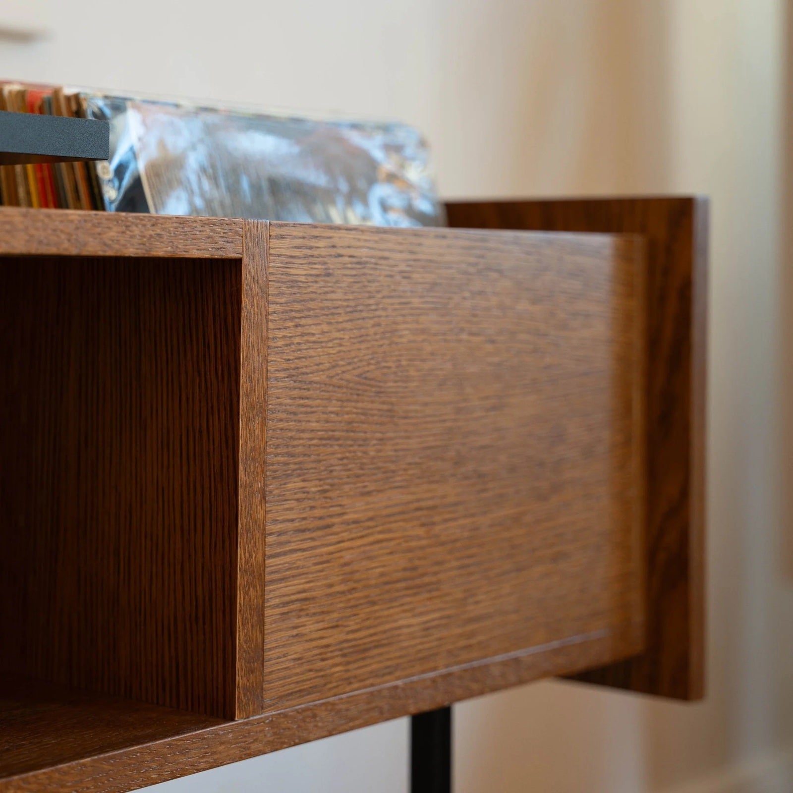 PLAY record cabinet – solid wood LP storage