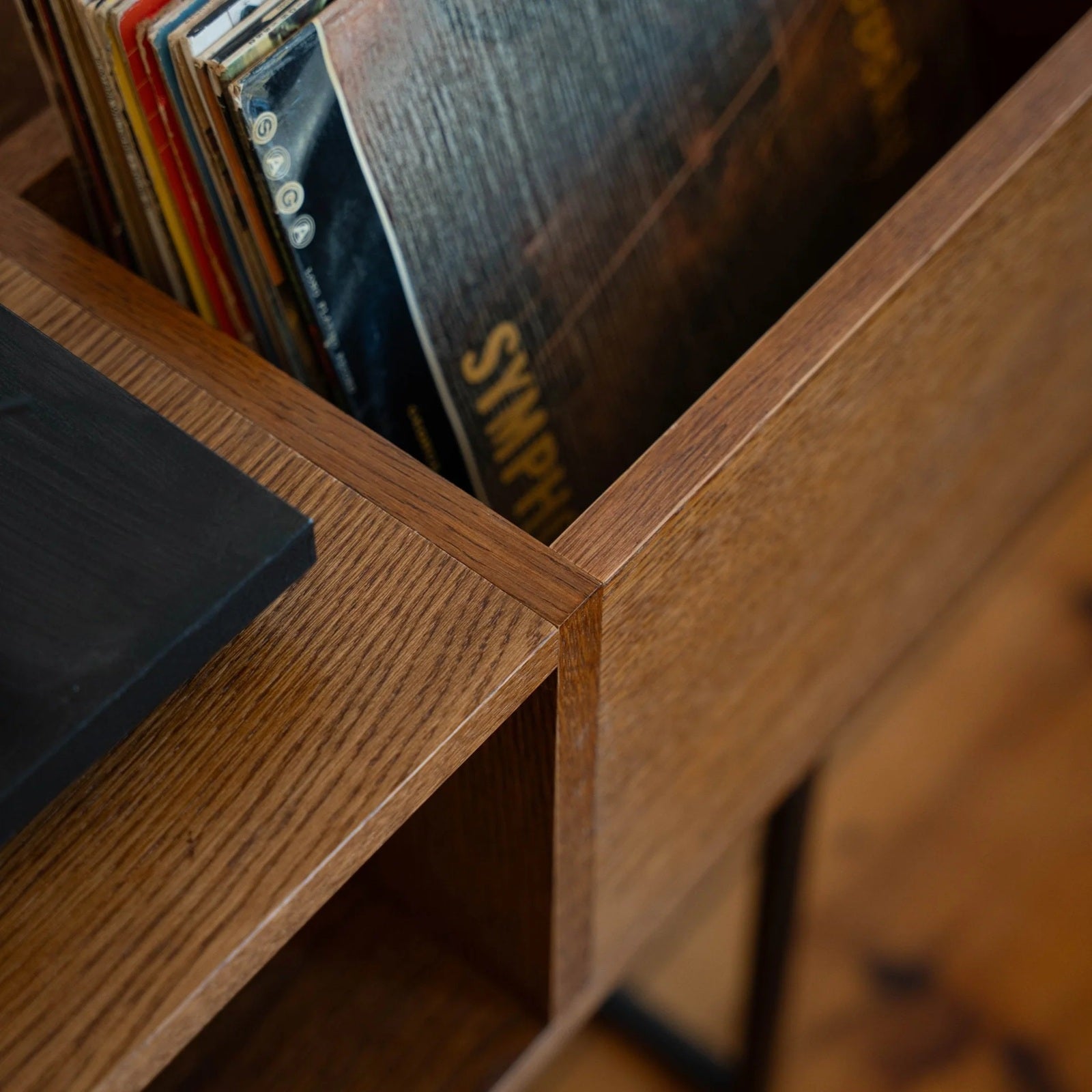 PLAY record cabinet – solid wood LP storage