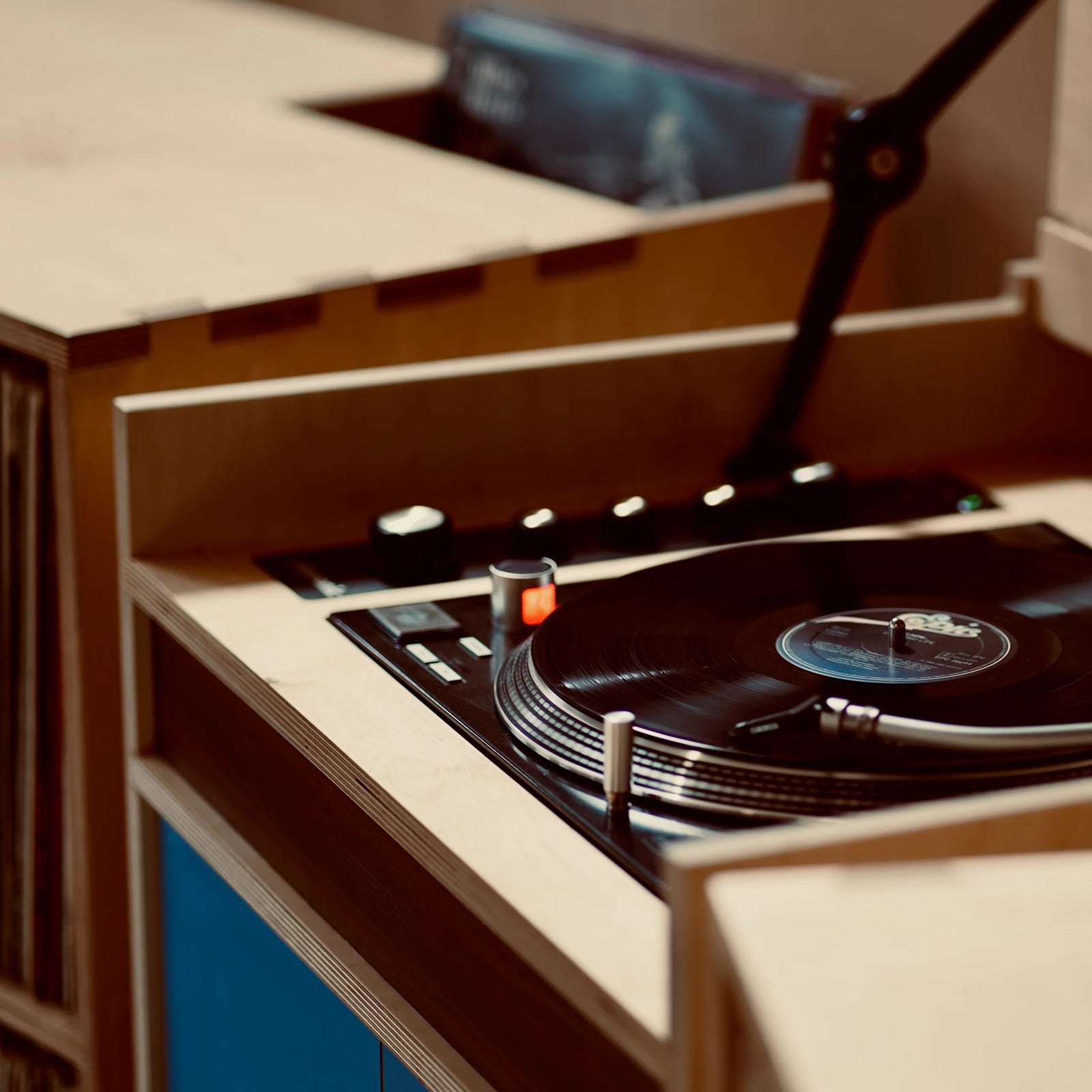 Plyphonic Model A audiomeubel