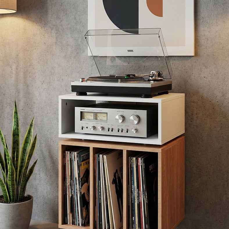 NorStone Stockholm 700 als complete luisterplek met platenspeler, versterker en vinylplaten.